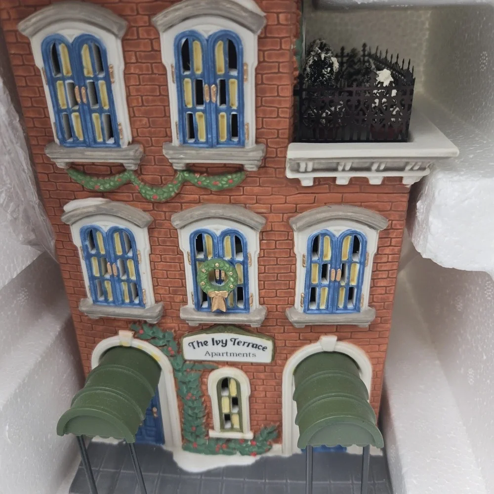 Dept 56 Ivy Terrace Apartments 58874 Christmas In The City Series Village +Light